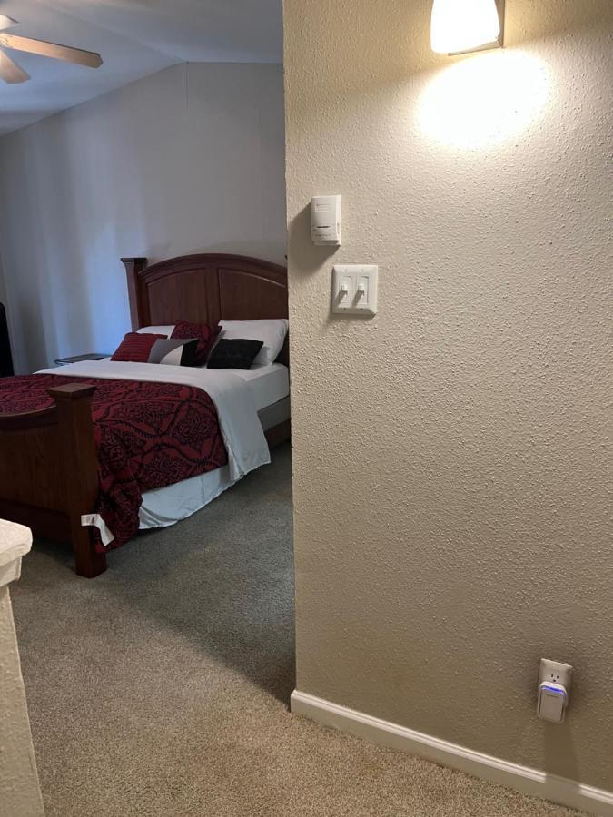 Lovely 1-Bedroom Townhome With Nice Amenities Houston Eksteriør billede